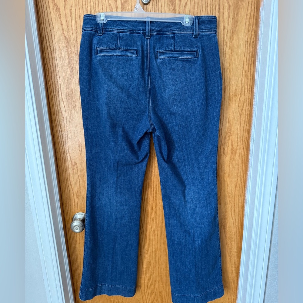 Talbots FLARE LEG PINTUCK JEANS - LAPIS WASH
Size 8 - Picture 7 of 9
